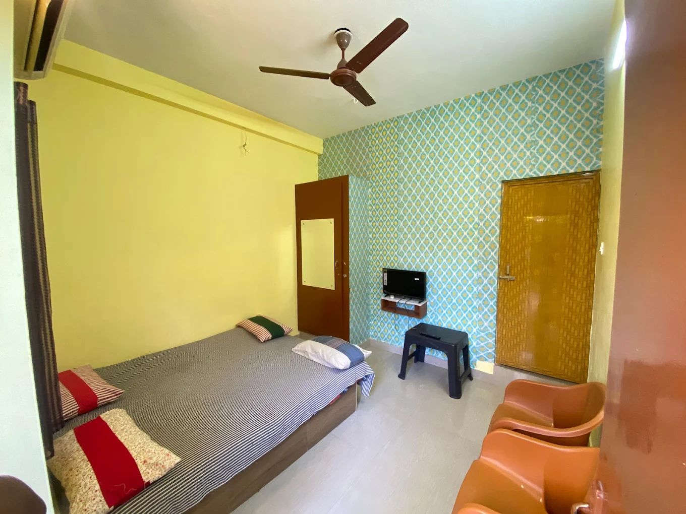 Cozy interior of Family Tree Guest House - Best budget accommodation in Vanur near Pondicherry and Auroville